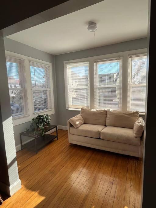Three Bed One Bath Apt 25 Mins To Nyc Belleville Extérieur photo