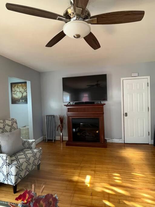 Three Bed One Bath Apt 25 Mins To Nyc Belleville Extérieur photo