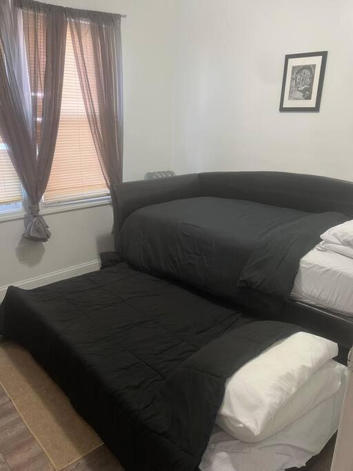 Three Bed One Bath Apt 25 Mins To Nyc Belleville Extérieur photo